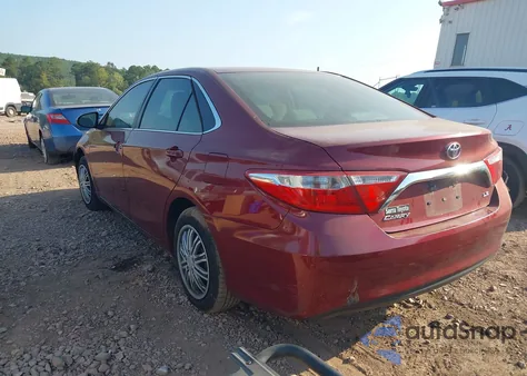 2016 Toyota Camry Le z USA, uszkodzony, nr VIN 4T1BF1FKXGU585738